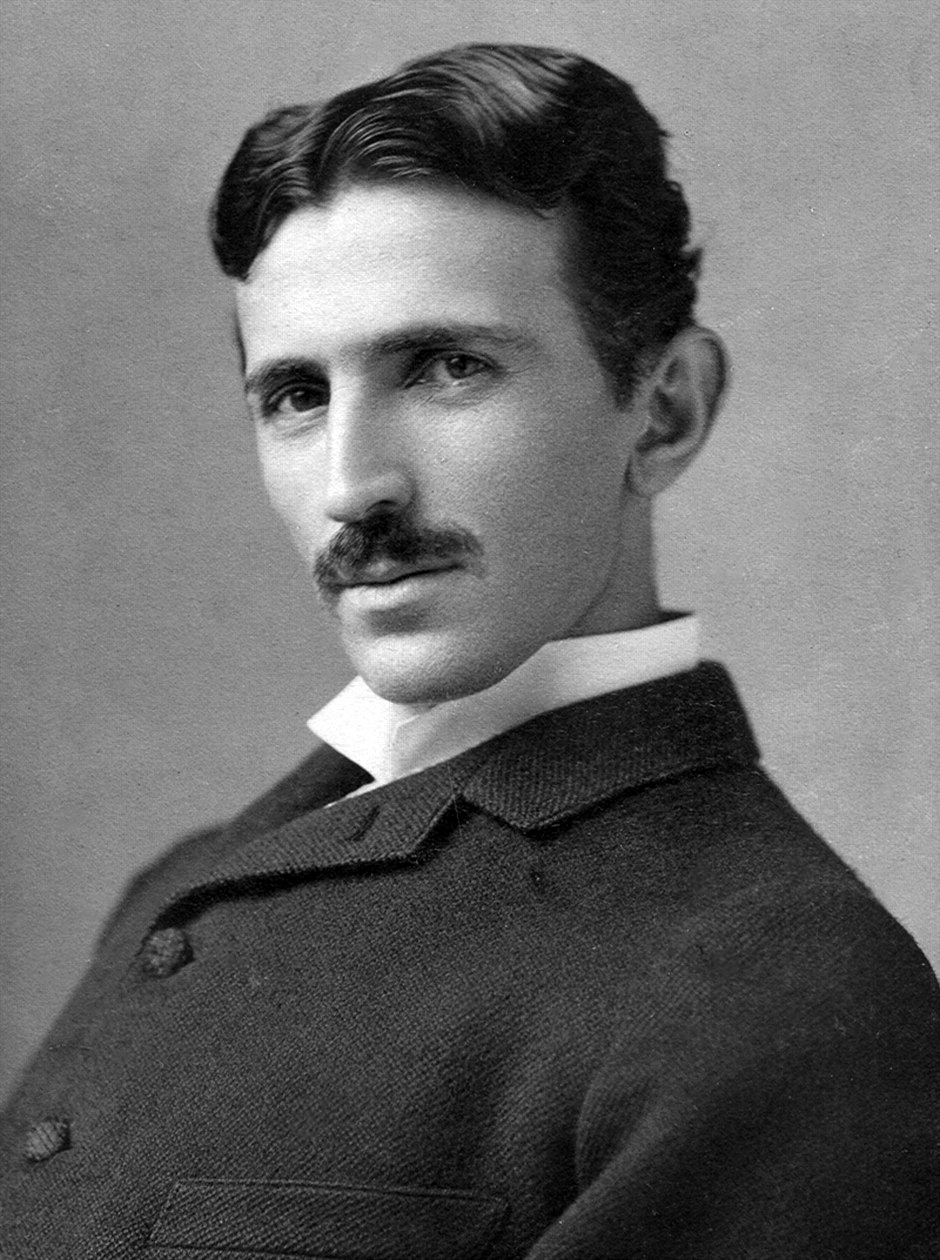 Tesla robothajó