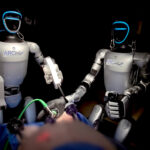 Humanoid orvosi robotok a világon először végeztek el egy teljes műtétet